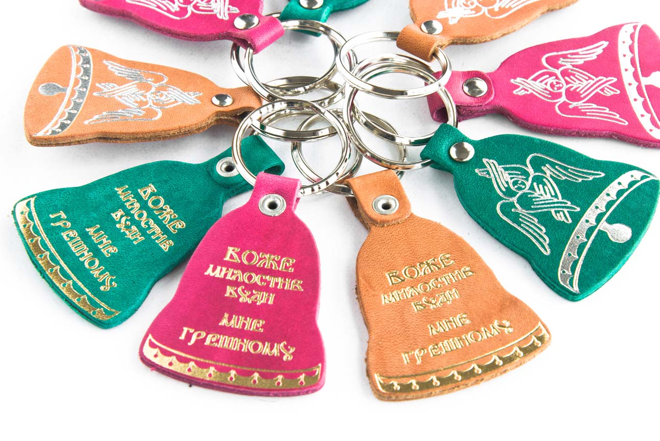 Брелок 2-слойный с тиснением  молитв и символов в ассорт-те,  7101